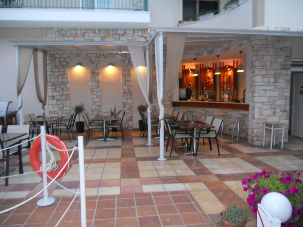 Alexander Inn Ставрос Екстериор снимка